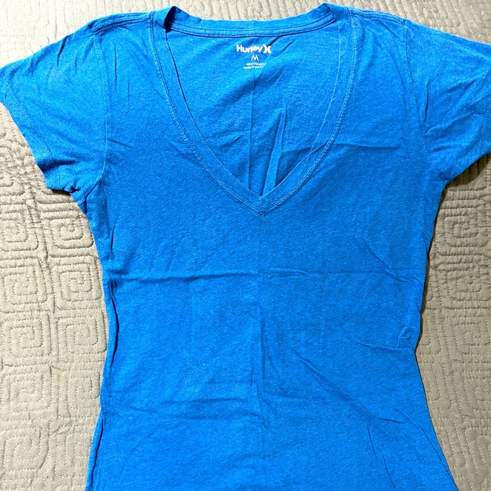 Hurley v-neck tshirt